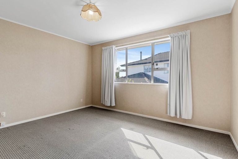 Photo of property in 110 Aviemore Drive, Highland Park, Auckland, 2010