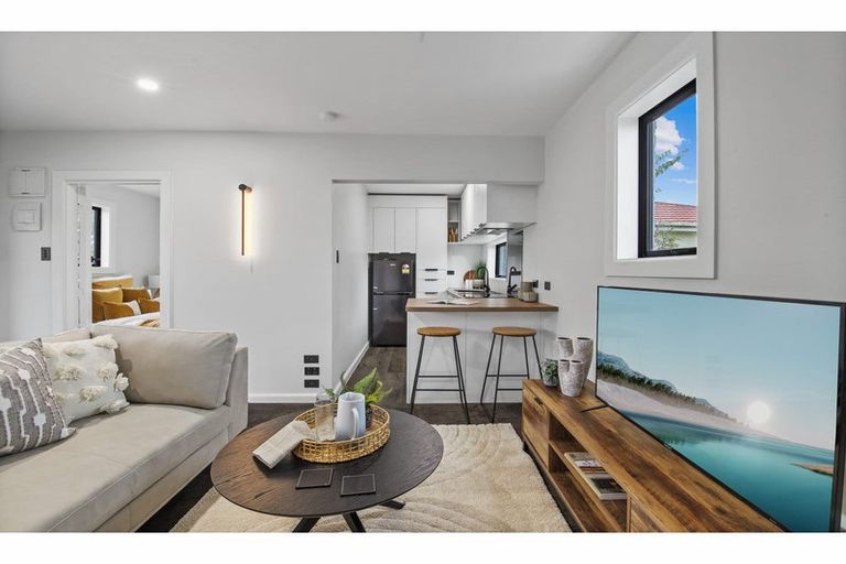 Photo of property in 50a Coopers Road, Dallington, Christchurch, 8061