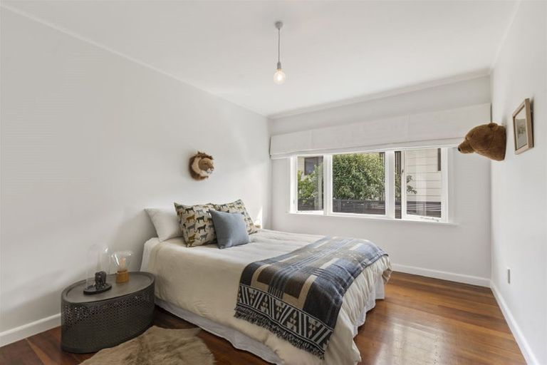 Photo of property in 1/41 College Road, Northcote, Auckland, 0627