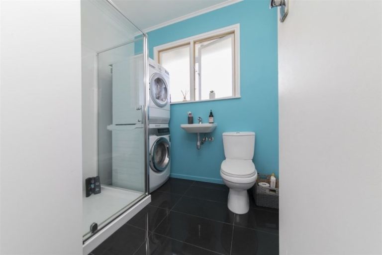 Photo of property in 10 Murray Road, Te Atatu Peninsula, Auckland, 0610