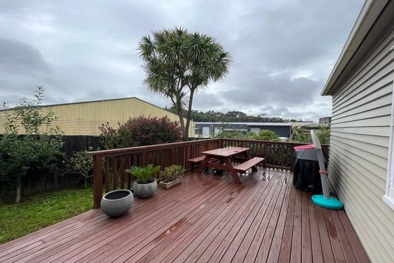 Photo of property in 379c West Coast Road, Glen Eden, Auckland, 0602