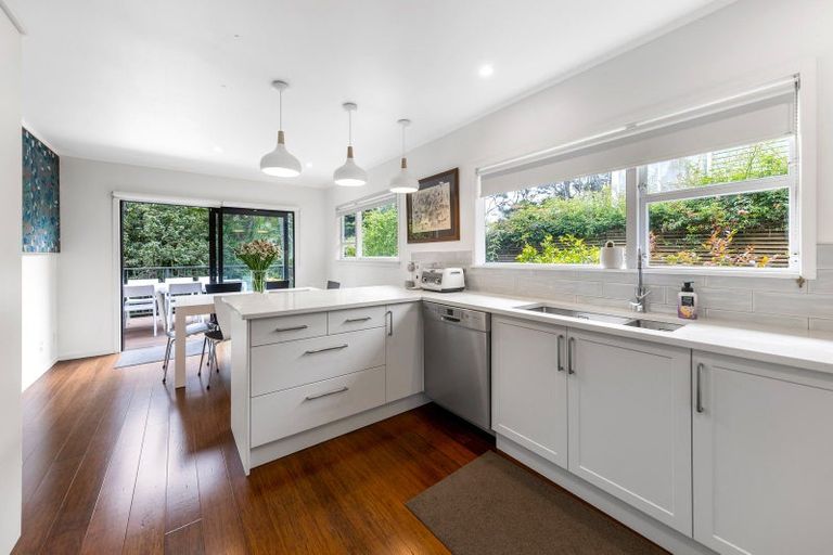 Photo of property in 68 Woodfern Crescent, Titirangi, Auckland, 0604