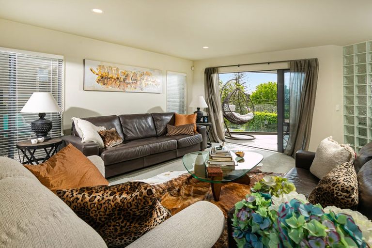 Photo of property in 2/35 Channel View Road, Campbells Bay, Auckland, 0630