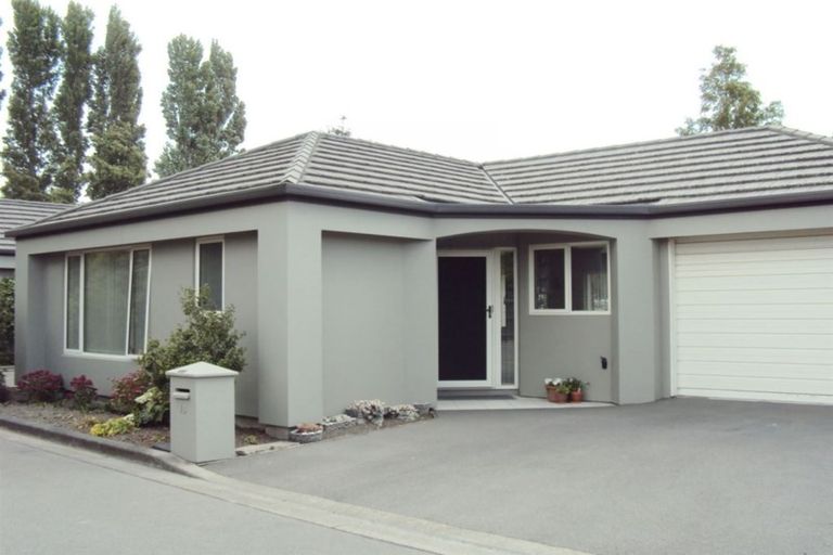 Photo of property in 18 Woodfield Lane, Redwood, Christchurch, 8051