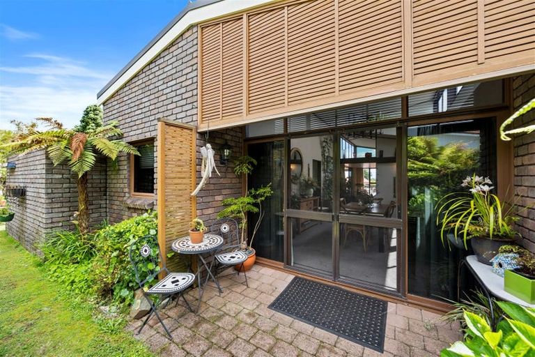 Photo of property in 2 Exeter Place, Tihiotonga, Rotorua, 3015