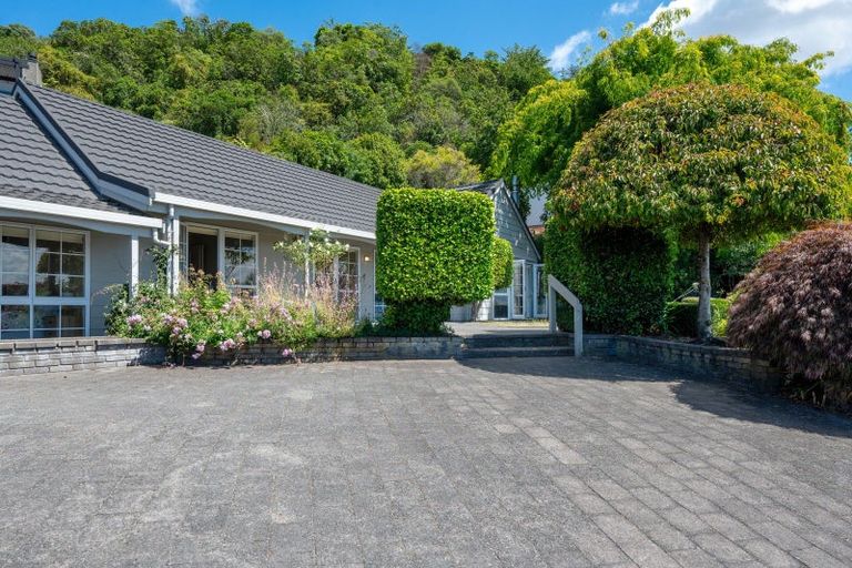 Photo of property in 7 Krissell Place, Acacia Bay, Taupo, 3330