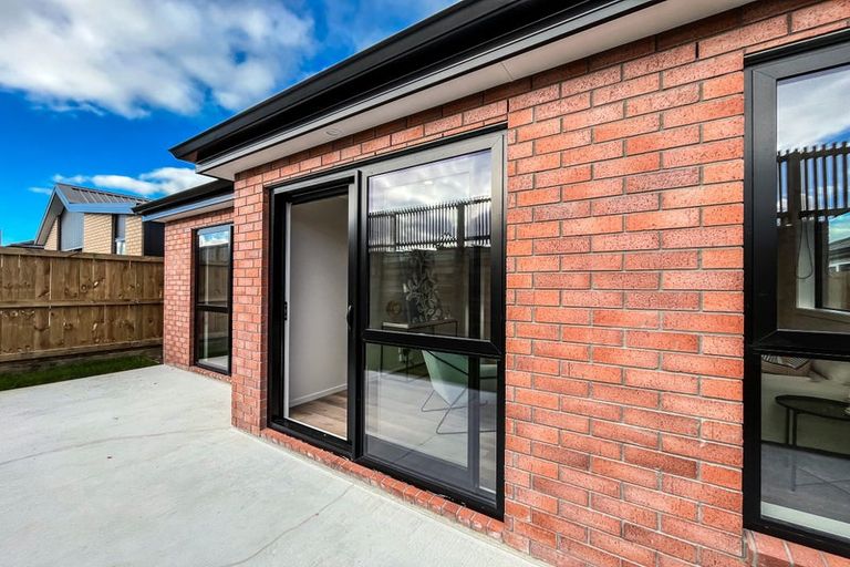 Photo of property in 15 Waruhia Crescent, Rototuna North, 3281