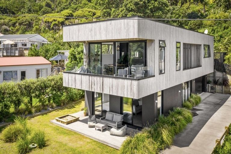 Photo of property in 11 Edwin Mitchelson Road, Muriwai, Waimauku, 0881