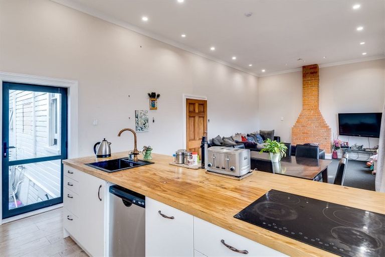 Photo of property in 200 Grove Road, Mayfair, Hastings, 4122