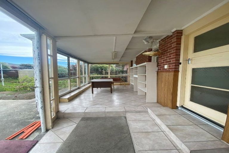 Photo of property in 16 Middlepark Road, Sockburn, Christchurch, 8042