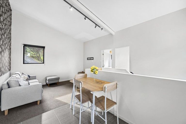 Photo of property in 9b Onslow Road, Khandallah, Wellington, 6035