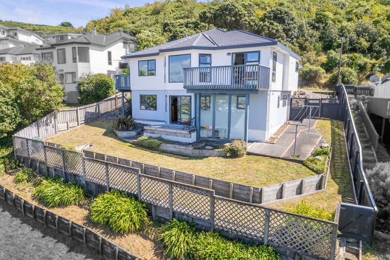 Photo of property in 11 Chastudon Place, Tawa, Wellington, 5028