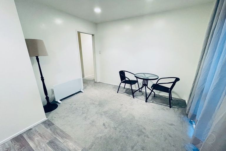 Photo of property in 90 Godley Road, Green Bay, Auckland, 0604