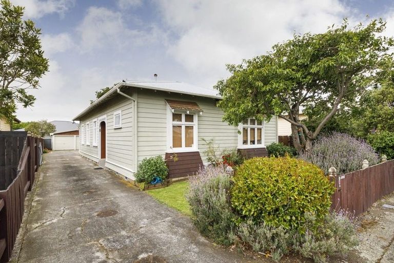 Photo of property in 9 Oxford Street, Hokowhitu, Palmerston North, 4410