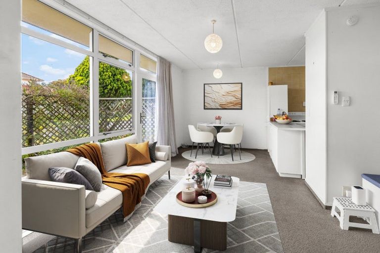Photo of property in 2/18 Carnot Street, Glenholme, Rotorua, 3010