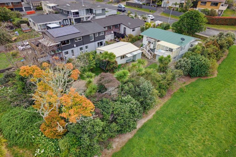 Photo of property in 11 Albatross Road, Red Beach, 0932