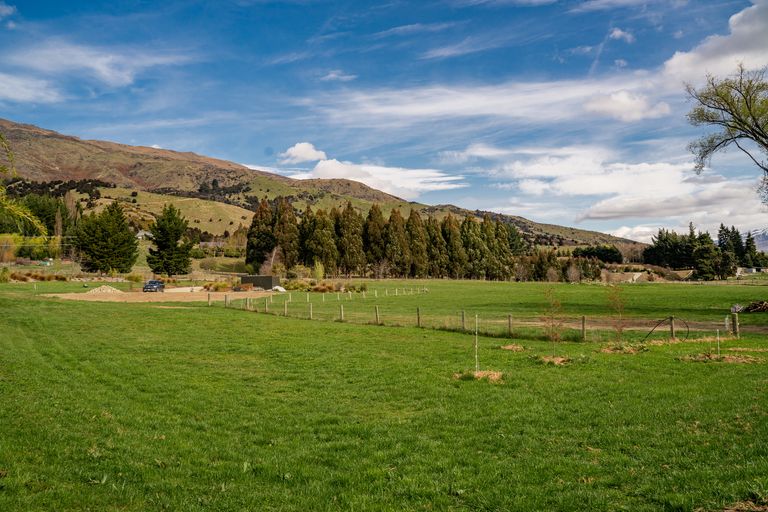 Photo of property in 930 Mount Barker Road, Wanaka, 9382