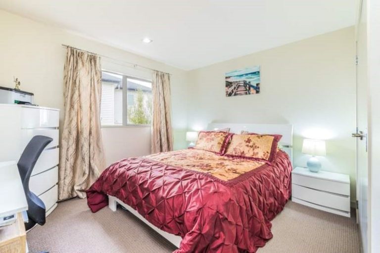 Photo of property in 15 Mana Lane, Pinehill, Auckland, 0632