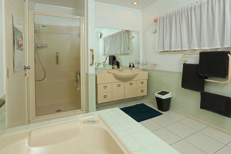 Photo of property in 5 Taitua Drive, Te Atatu South, Auckland, 0610