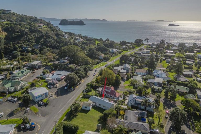 Photo of property in 37 Hahei Beach Road, Hahei, Whitianga, 3591