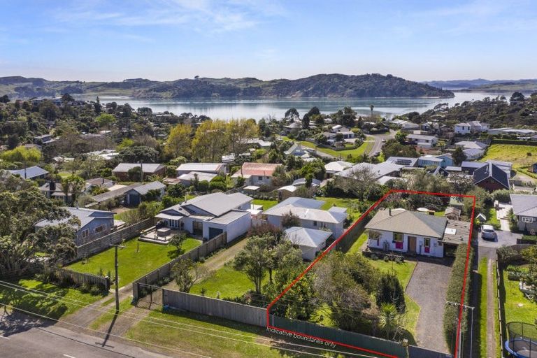 Photo of property in 23 Lorenzen Bay Road, Raglan, 3225