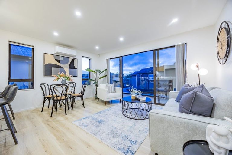 Photo of property in 3c Dawnhaven Drive, Te Atatu Peninsula, Auckland, 0610