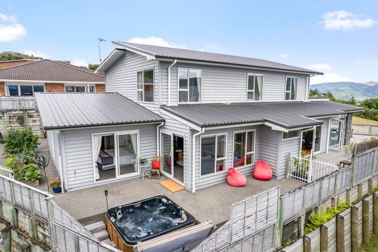 Photo of property in 43 Seymour Grove, Kingsley Heights, Upper Hutt, 5018