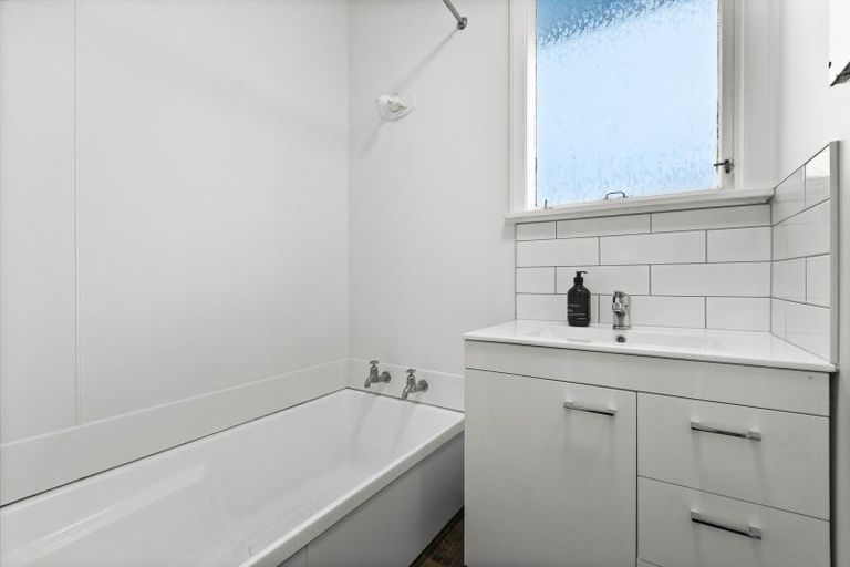 Photo of property in 16 Peterhead Avenue, Flaxmere, Hastings, 4120