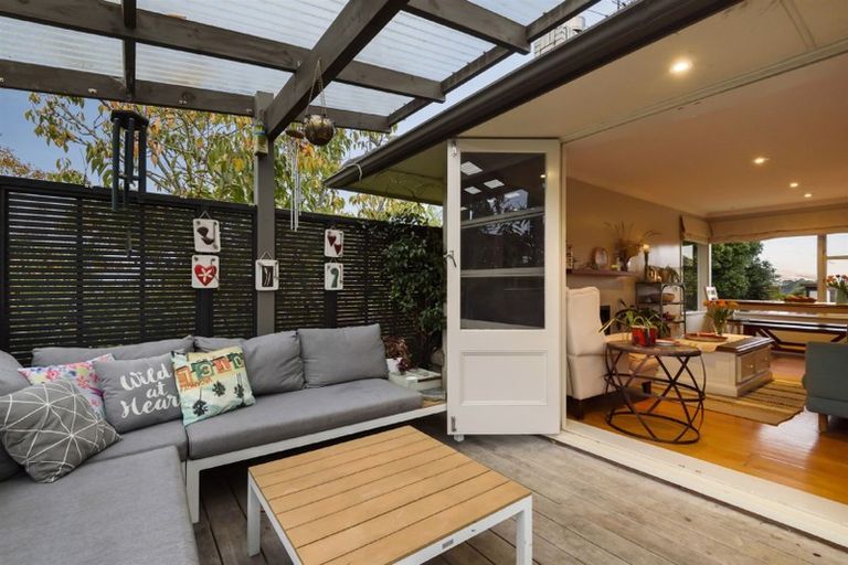 Photo of property in 24 Otakau Road, Milford, Auckland, 0620