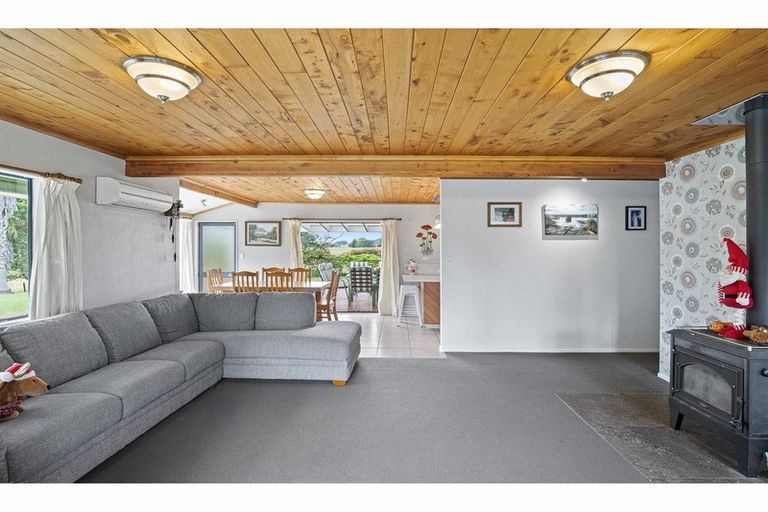 Photo of property in 42 Codlin Road, Waiuku, 2683