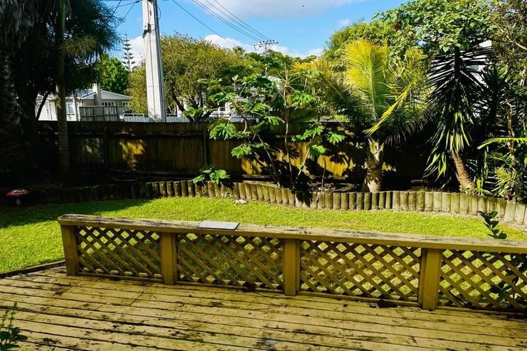 Photo of property in 1/166 Nile Road, Milford, Auckland, 0620