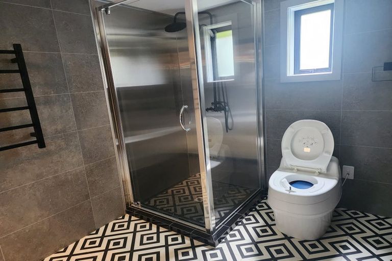 Photo of property in 1/2 Heathcote Road, Castor Bay, Auckland, 0620