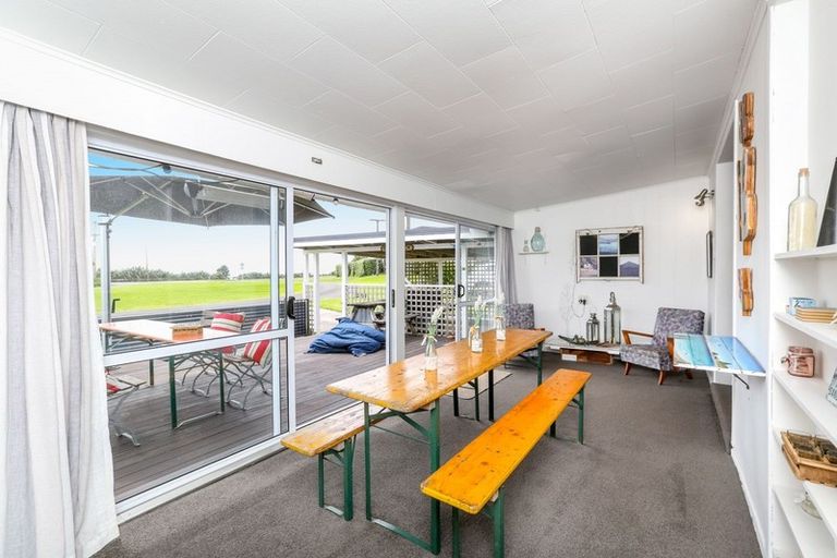 Photo of property in 30 Tasman Parade, Oakura, 4314