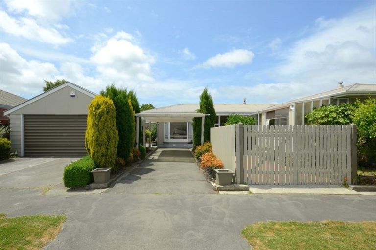 Photo of property in 71 Daniels Road, Redwood, Christchurch, 8051