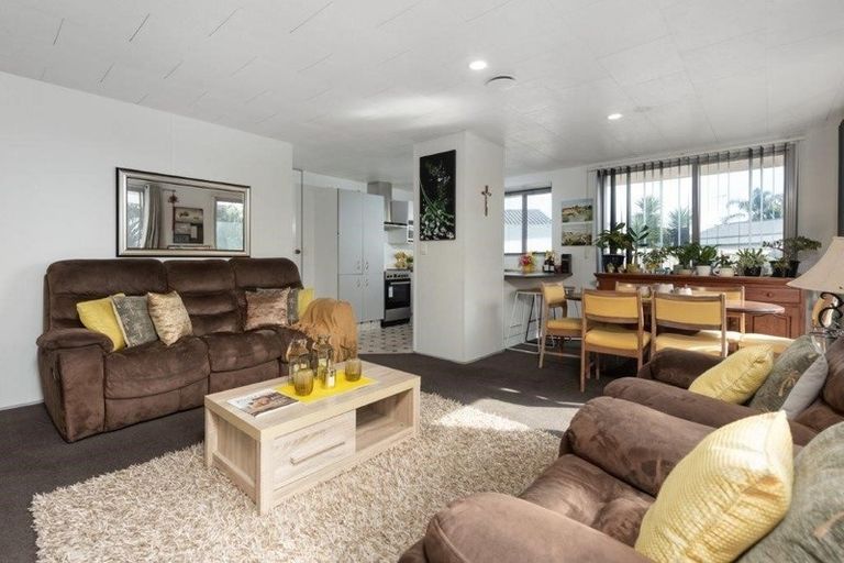 Photo of property in 13a Belray Place, Papamoa Beach, Papamoa, 3118