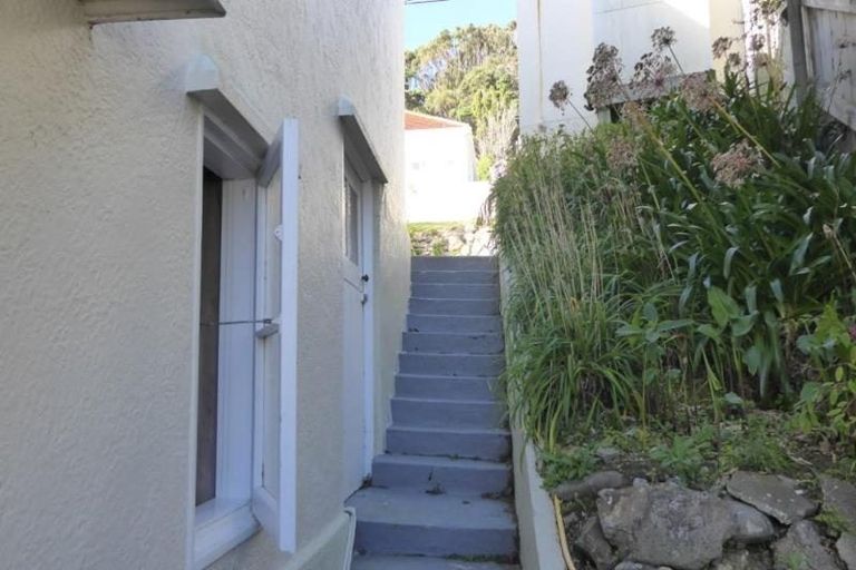 Photo of property in 10 Cavendish Square, Strathmore Park, Wellington, 6022