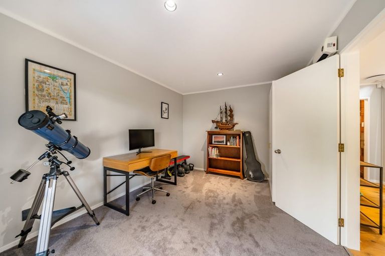 Photo of property in 33 Oak Avenue, Paremata, Porirua, 5024