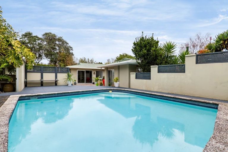 Photo of property in 172a Mangorei Road, Merrilands, New Plymouth, 4312
