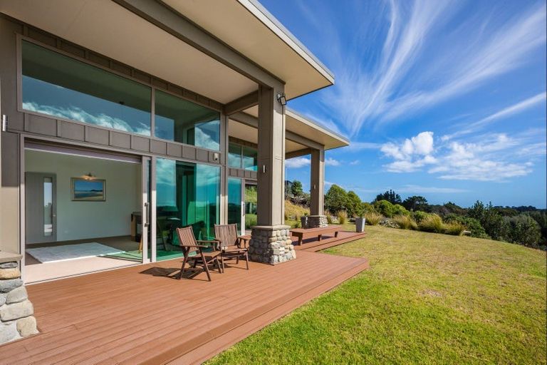Photo of property in 187 Peka Peka Road, Peka Peka, Waikanae, 5391