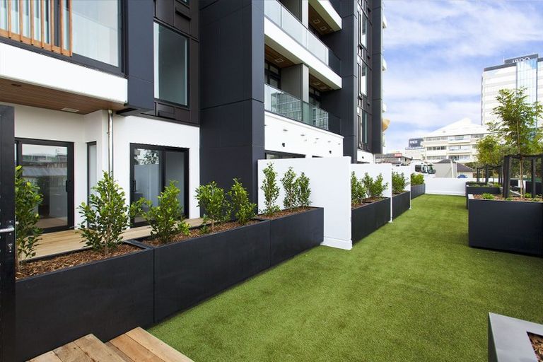 Photo of property in Frank Sargeson Apts, 202/74 Anzac Street, Takapuna, Auckland, 0622