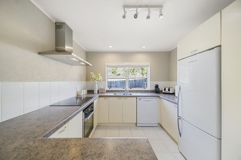 Photo of property in 1/28 Rochester Crescent, Somerville, Auckland, 2014