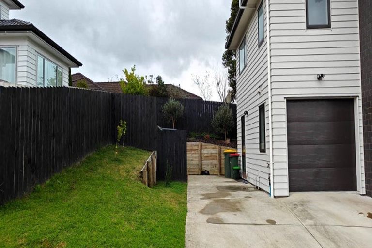 Photo of property in 17 Springhill Lane, Sunnyvale, Auckland, 0612