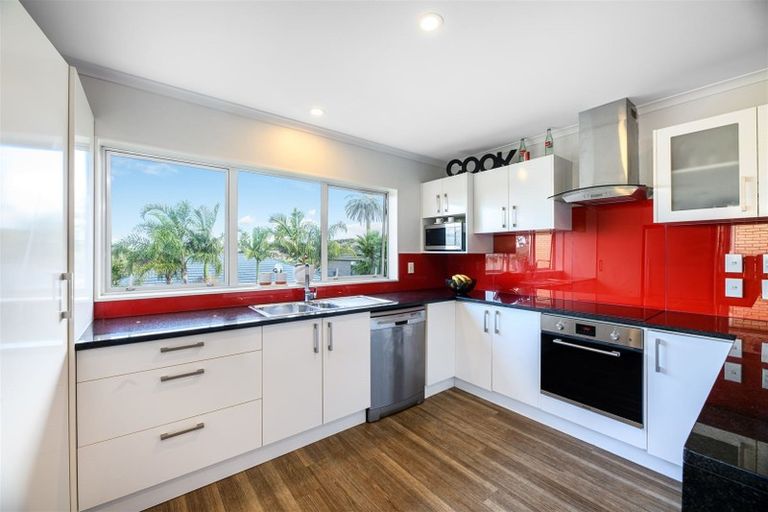 Photo of property in 6 San Bernadino Drive, Henderson, Auckland, 0612