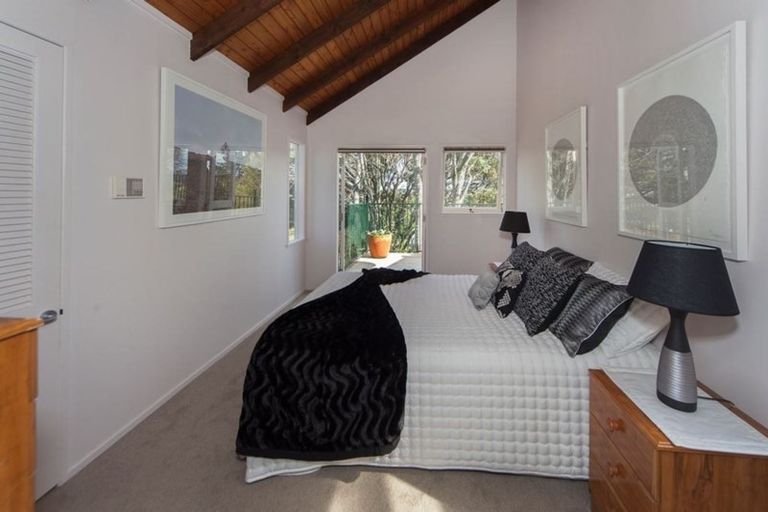 Photo of property in 132 Carlisle Road, Northcross, Auckland, 0632