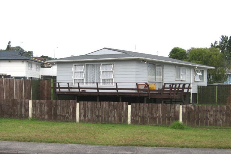 Photo of property in 20 St Margaret Place, West Harbour, Auckland, 0618