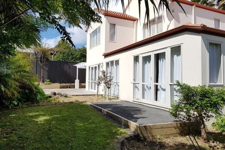 Photo of property in 2/5 Kenmure Avenue, Forrest Hill, Auckland, 0620