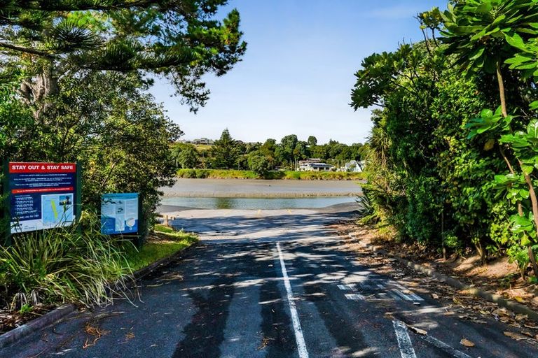 Photo of property in 18 Third Avenue, Urenui, 4377