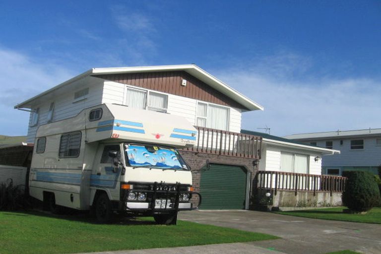 Photo of property in 28 Annan Grove, Papakowhai, Porirua, 5024