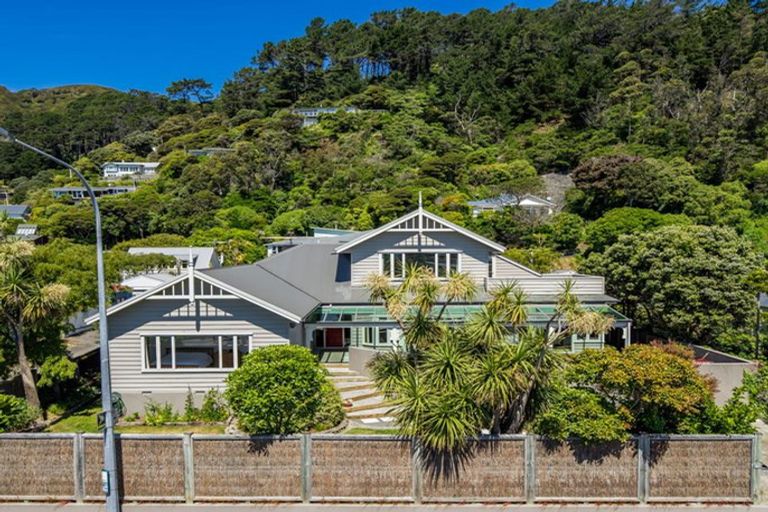 Photo of property in 107-109 Muritai Road, Eastbourne, Lower Hutt, 5013