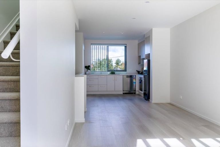 Photo of property in 7/2 Moor Avenue, Te Atatu Peninsula, Auckland, 0610